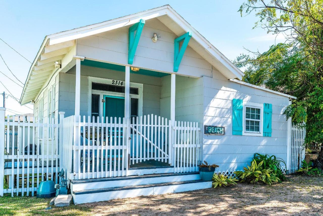 Blue Skies Ahead Quick Walk Into Town And Beach Galveston Exterior foto