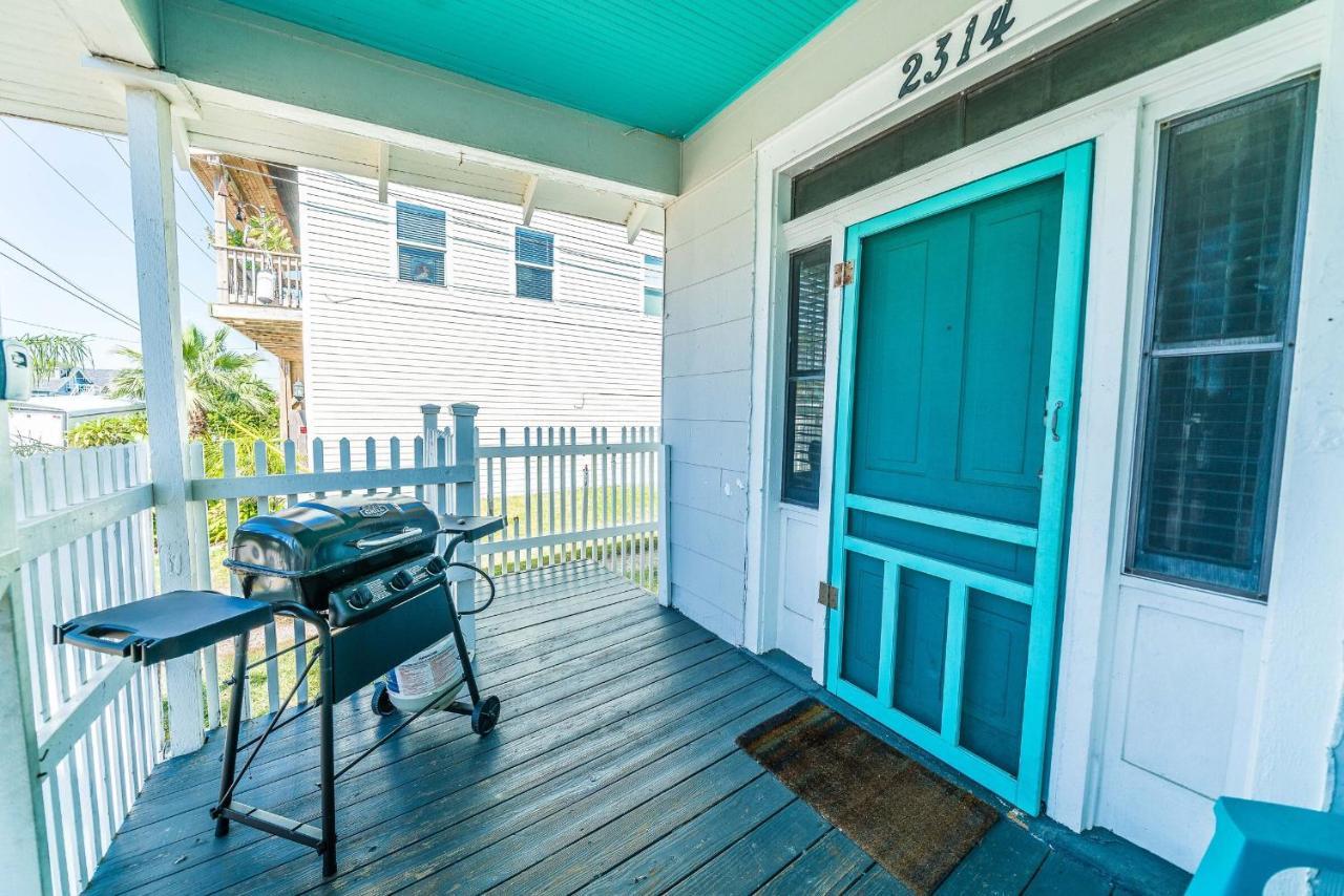 Blue Skies Ahead Quick Walk Into Town And Beach Galveston Exterior foto